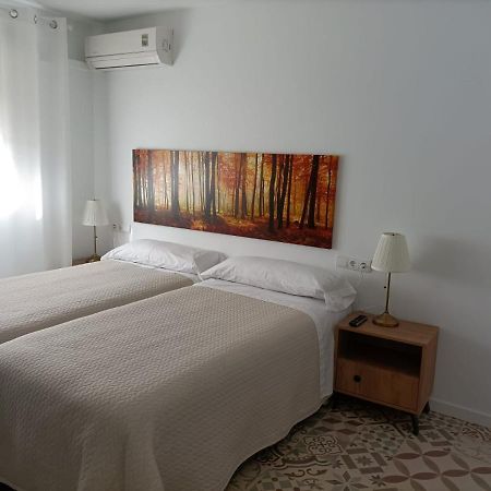 Hostal Las Encinas Villaviciosa de Odón エクステリア 写真
