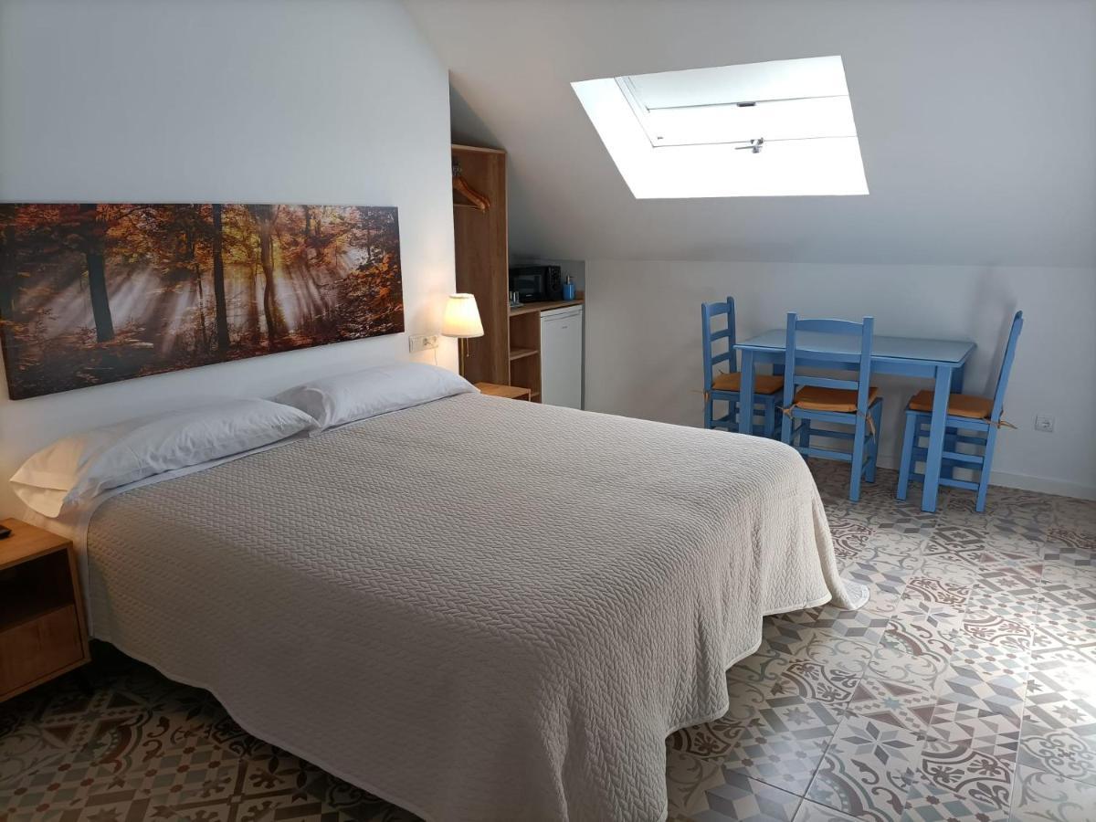 Hostal Las Encinas Villaviciosa de Odón エクステリア 写真