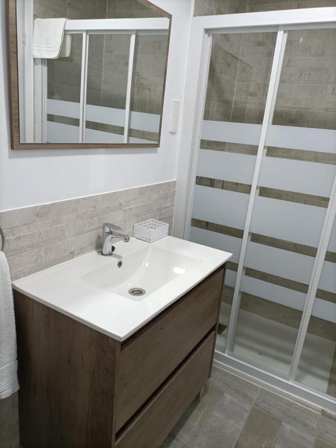 Hostal Las Encinas Villaviciosa de Odón エクステリア 写真