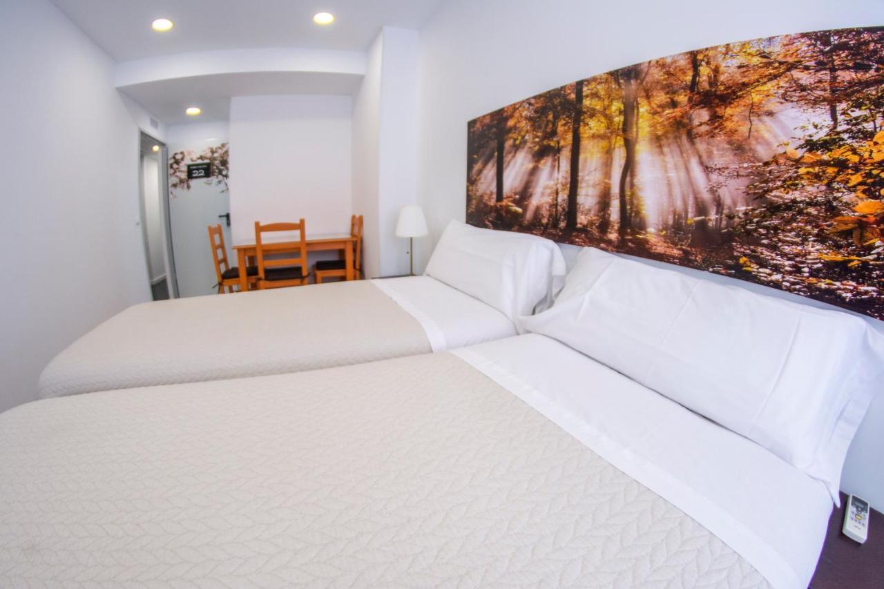 Hostal Las Encinas Villaviciosa de Odón エクステリア 写真