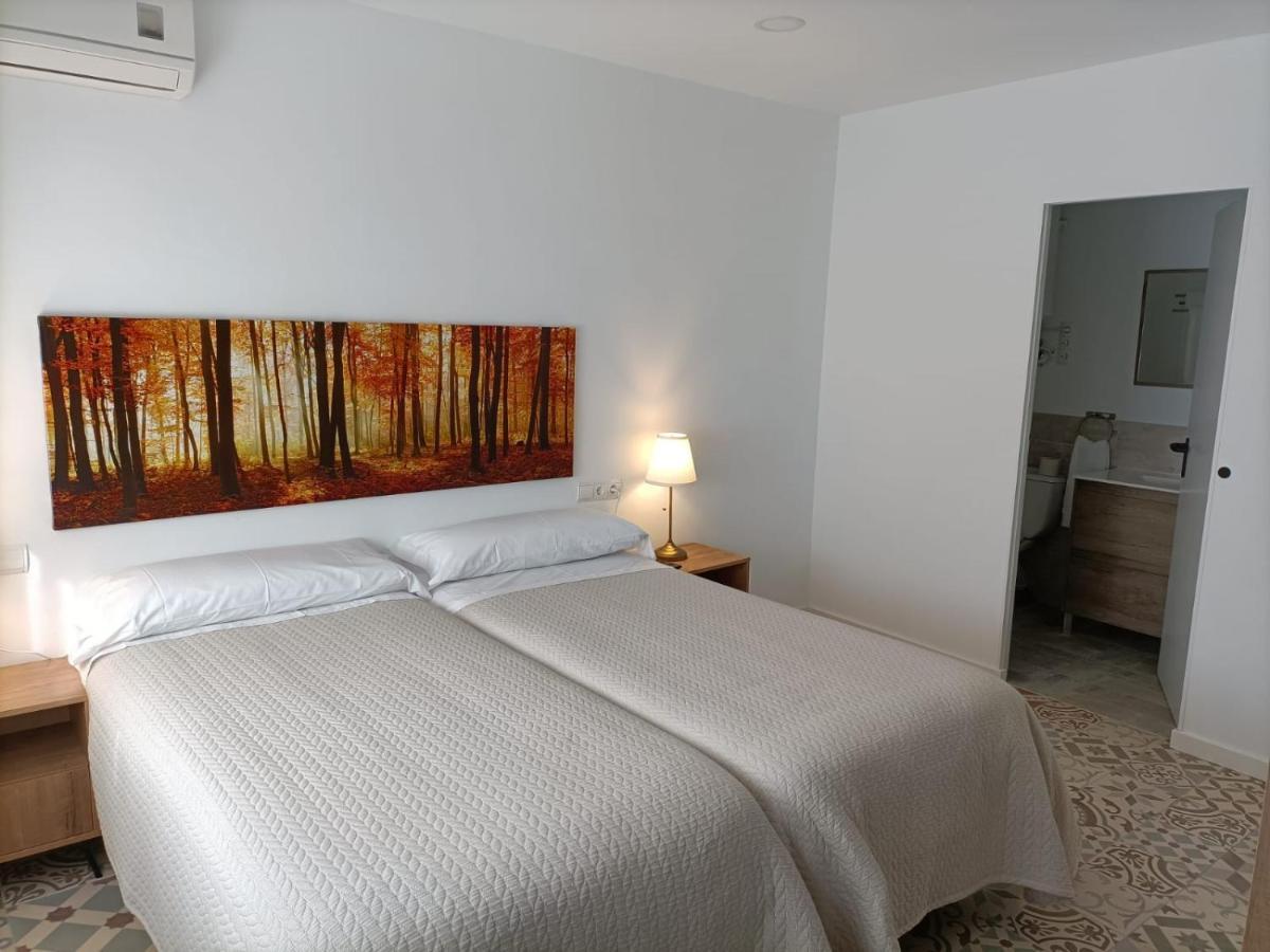 Hostal Las Encinas Villaviciosa de Odón エクステリア 写真