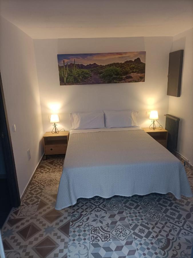 Hostal Las Encinas Villaviciosa de Odón エクステリア 写真