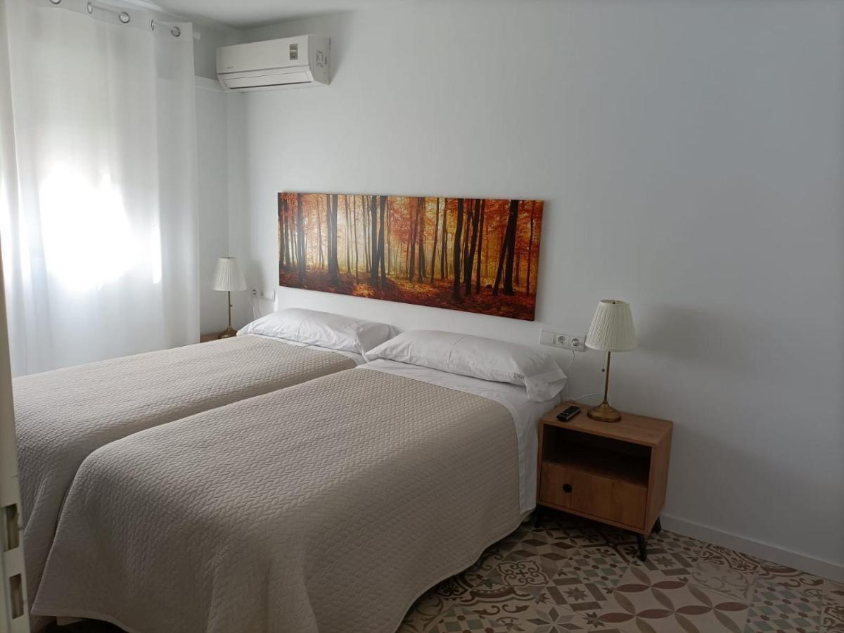 Hostal Las Encinas Villaviciosa de Odón エクステリア 写真